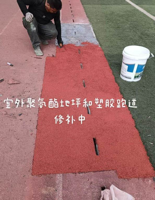 凤凰镇球场地面翻新维修，核心是先诊断破损